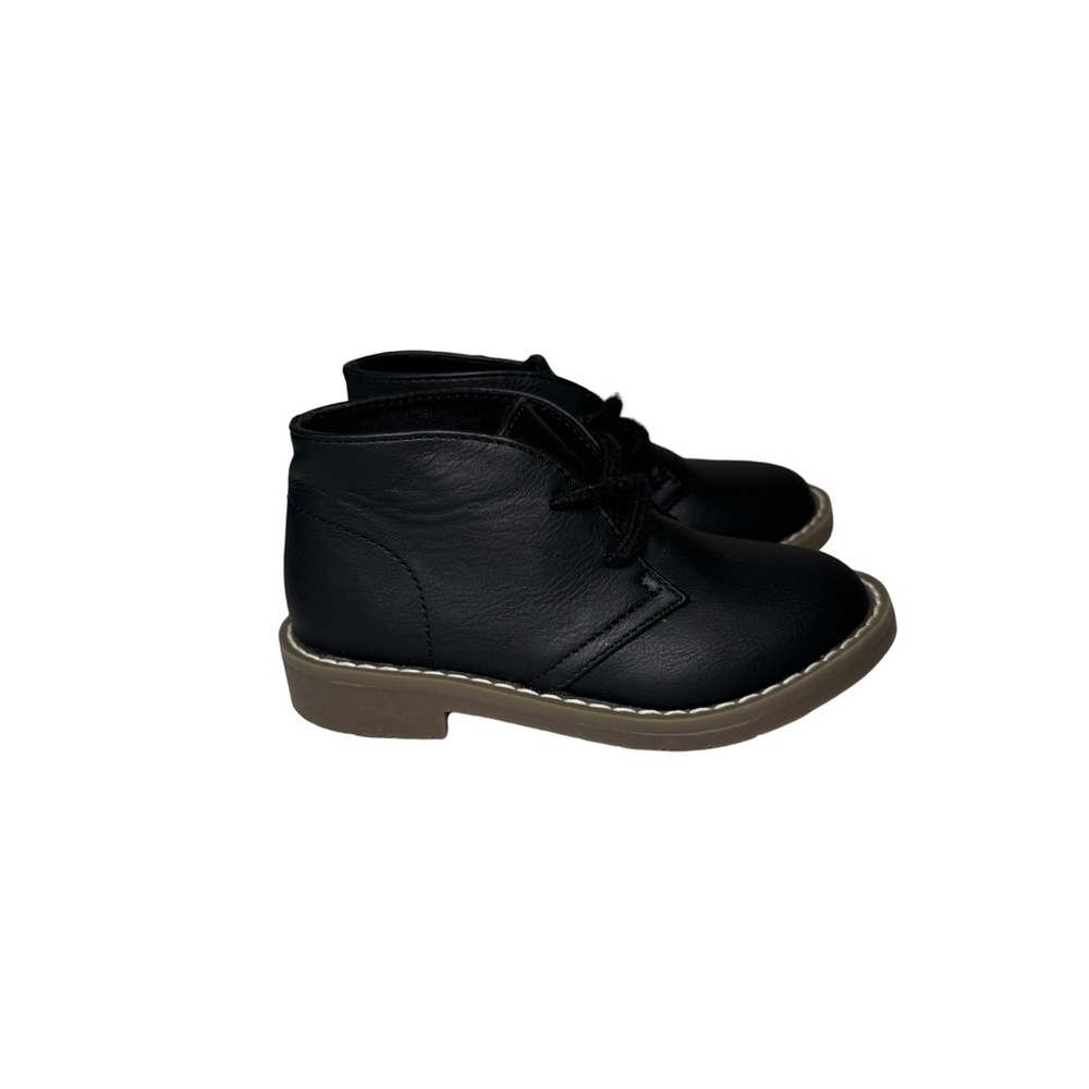 Black Leather Boots with Chunky Sole and Lace-Up Design